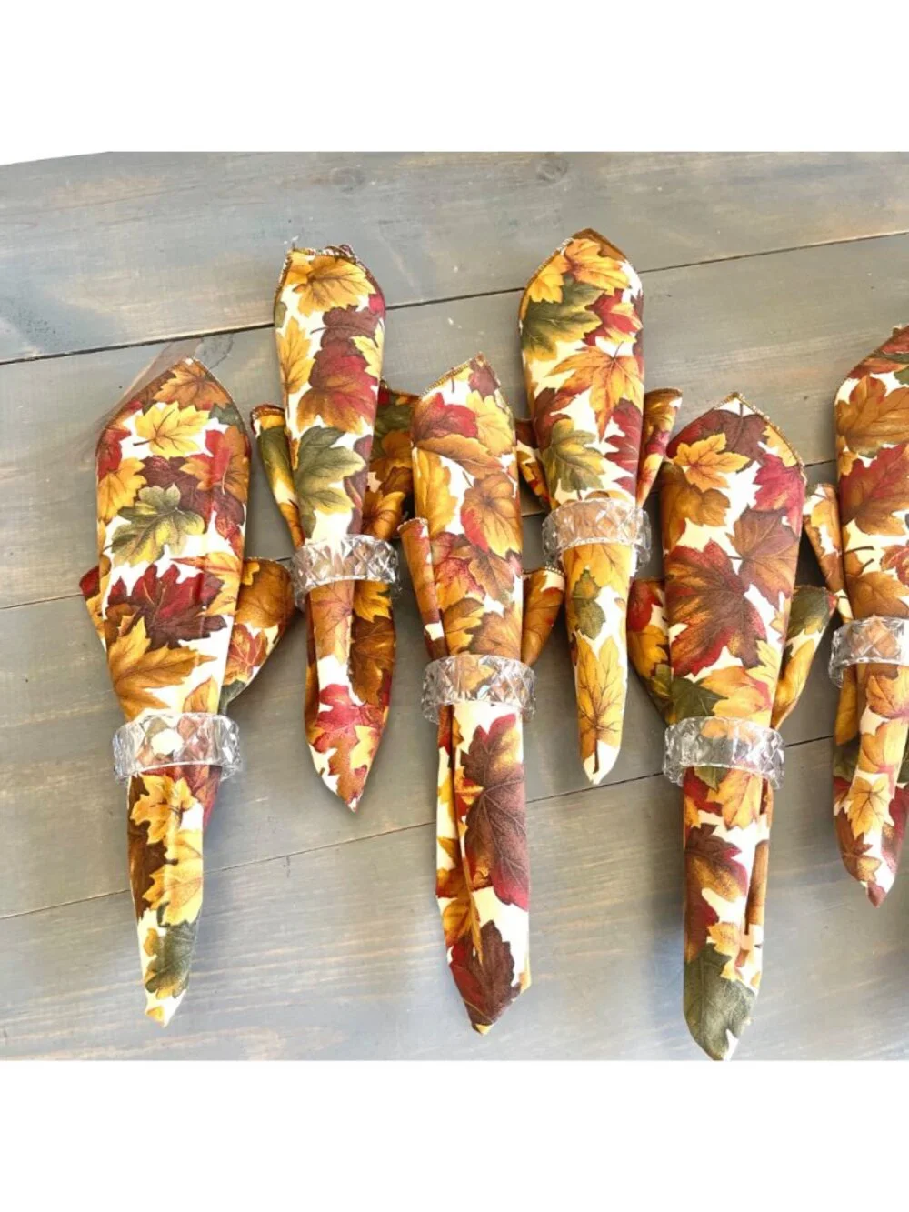 Vintage 80s Autumn Fall Leaves Cloth Napkins with Clear Acrylic Napkin Rings Set